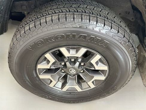 Used 2022 Toyota Tacoma TRD Off-Road image 29