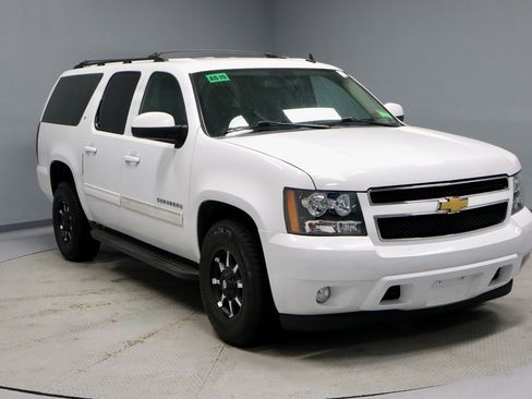Used 2011 Chevrolet Suburban LT image 1