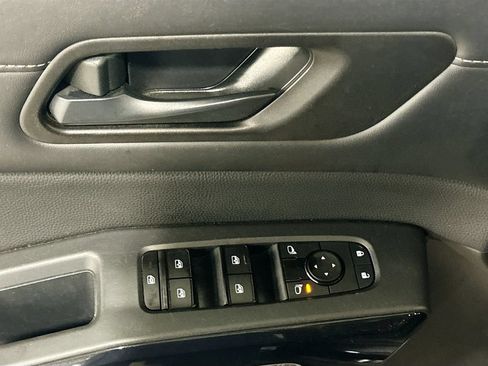 Used 2024 Nissan Pathfinder SV AWD/4WD image 19