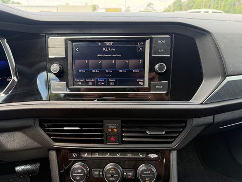 Used 2022 Volkswagen Jetta SE FWD image 18