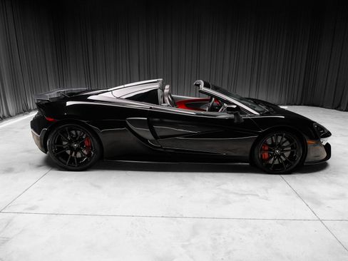 Used 2019 McLaren 570S Spider RWD image 14