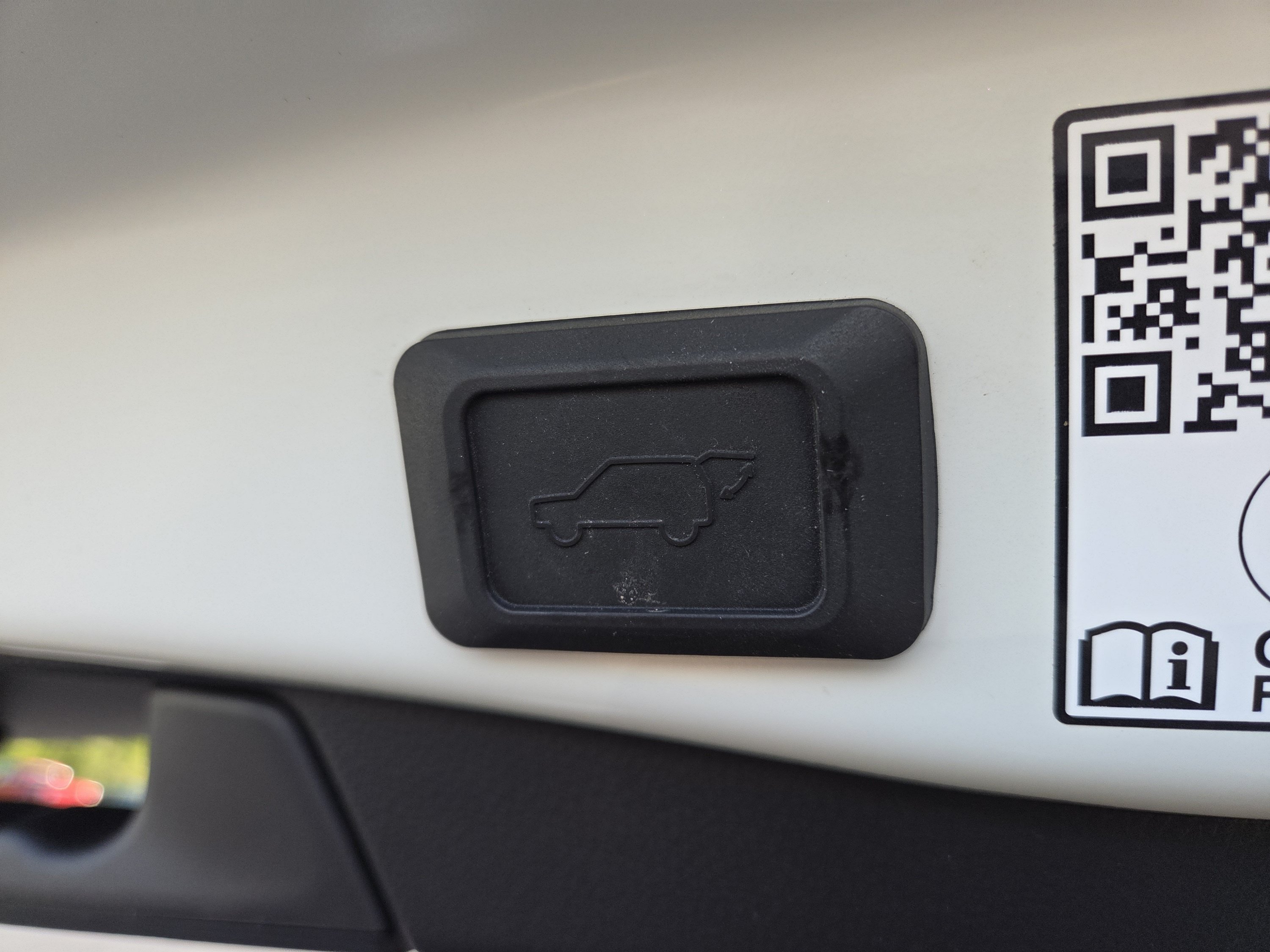 Certified 2022 Toyota RAV4 Limited AWD/4WD image 30