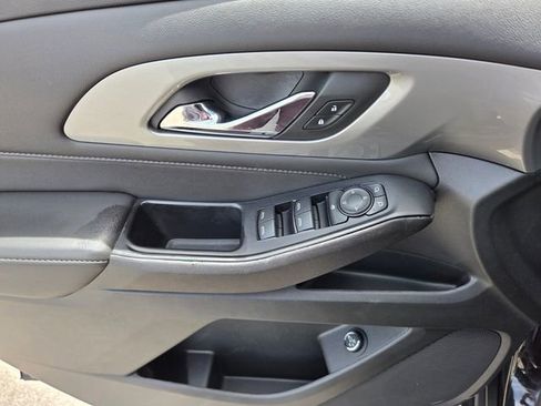 Certified 2023 Chevrolet Traverse LT FWD image 18