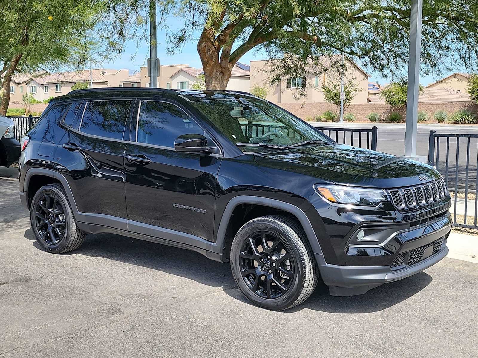 Used 2026 Jeep Compass Latitude AWD/4WD image 2