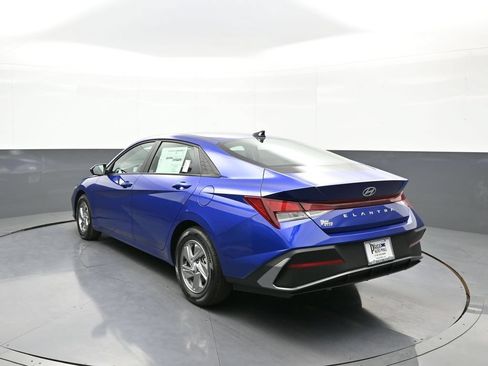 Certified 2025 Hyundai Elantra SE FWD image 8