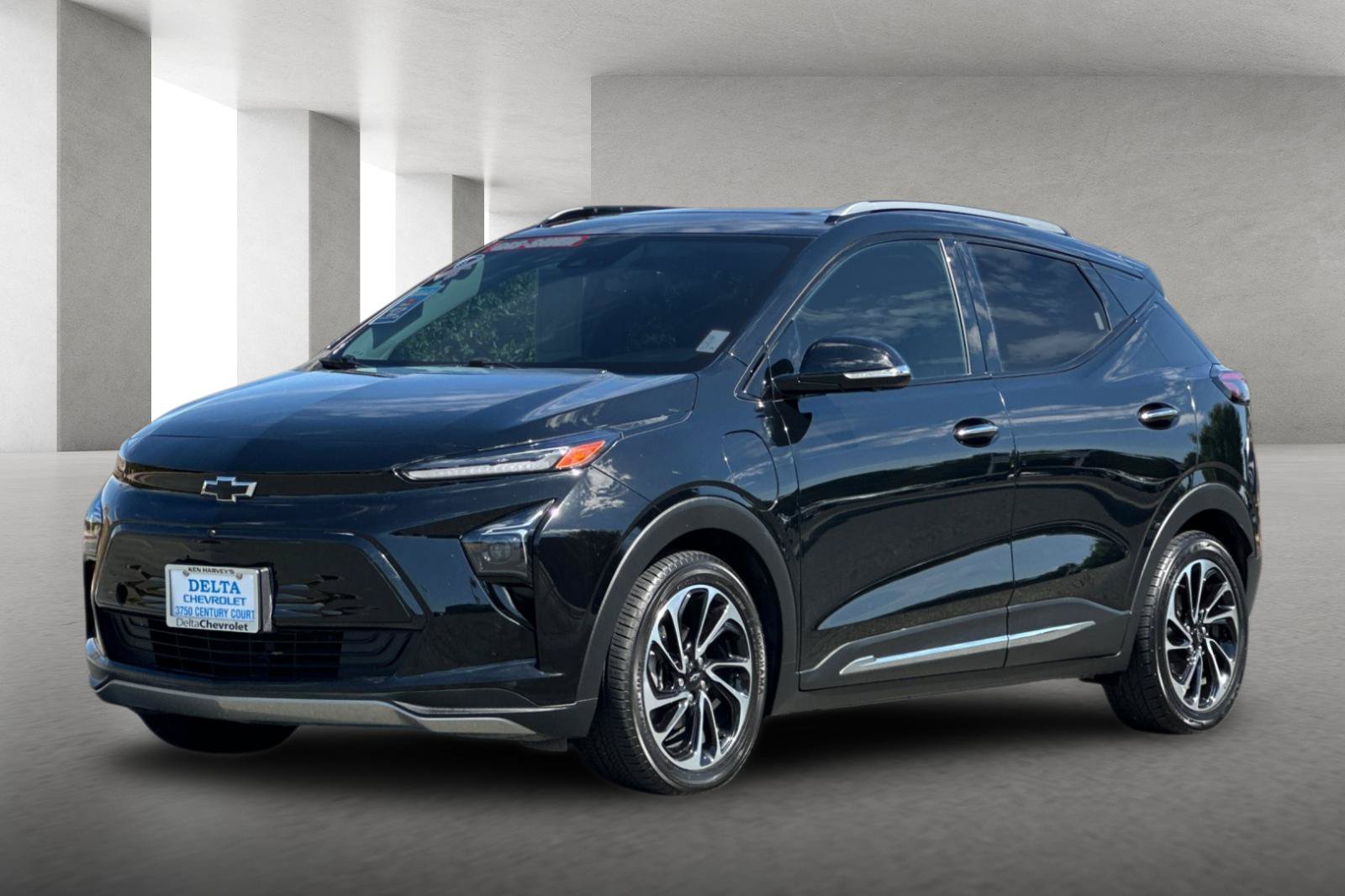 Used 2022 Chevrolet Bolt EUV Premier w/ Sun & Sound Package FWD image 8
