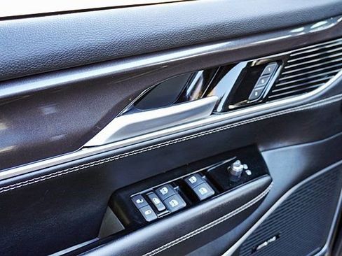 Used 2023 Jeep Wagoneer 2WD image 29