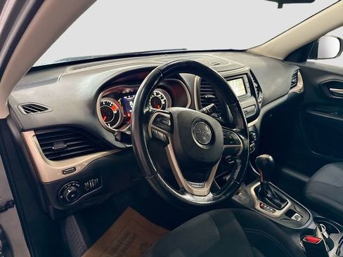 Used 2016 Jeep Cherokee Latitude image 8