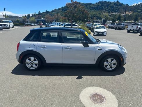 Used 2016 MINI Cooper 4-Door Hardtop FWD image 6