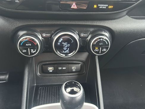 Certified 2023 Hyundai Venue SEL FWD image 30