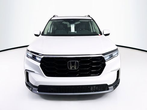 New 2025 Honda Pilot Touring image 3