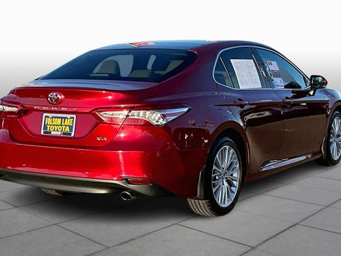 Used 2018 Toyota Camry XLE image 12