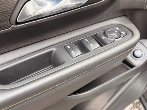 Used 2024 GMC Terrain SLT image 14