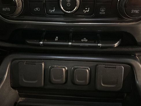 Used 2015 Chevrolet Silverado 2500 LTZ AWD/4WD image 31
