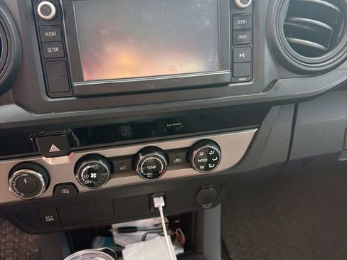 Used 2018 Toyota Tacoma SR w/ SR Convenience Package image 13