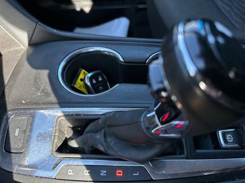 Used 2018 Chevrolet Equinox LT image 16