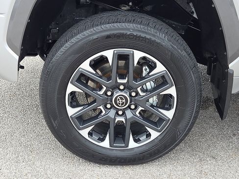 Used 2024 Toyota Tundra Limited AWD/4WD image 7