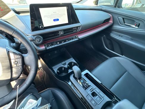 Used 2023 Toyota Prius Prime FWD image 5