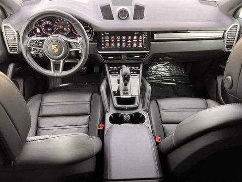 Used 2023 Porsche Cayenne image 11