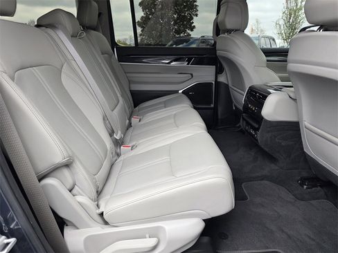 Used 2024 Jeep Wagoneer 4WD image 31