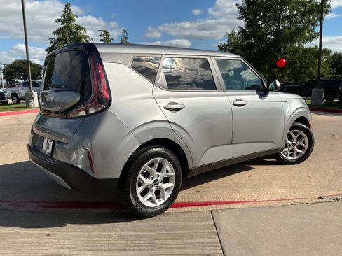 Used 2025 Kia Soul LX w/ LX Technology Package FWD image 6