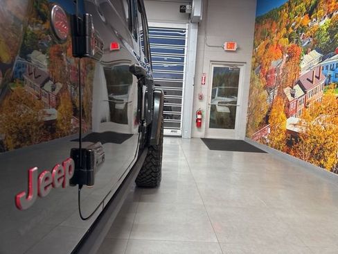 Used 2018 Jeep Wrangler Unlimited Rubicon image 16