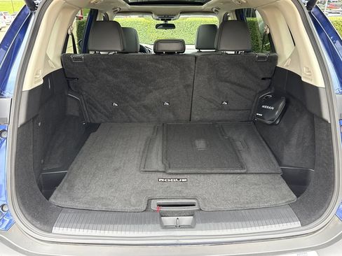 Used 2023 Nissan Rogue SV w/ SV Premium B Package image 12