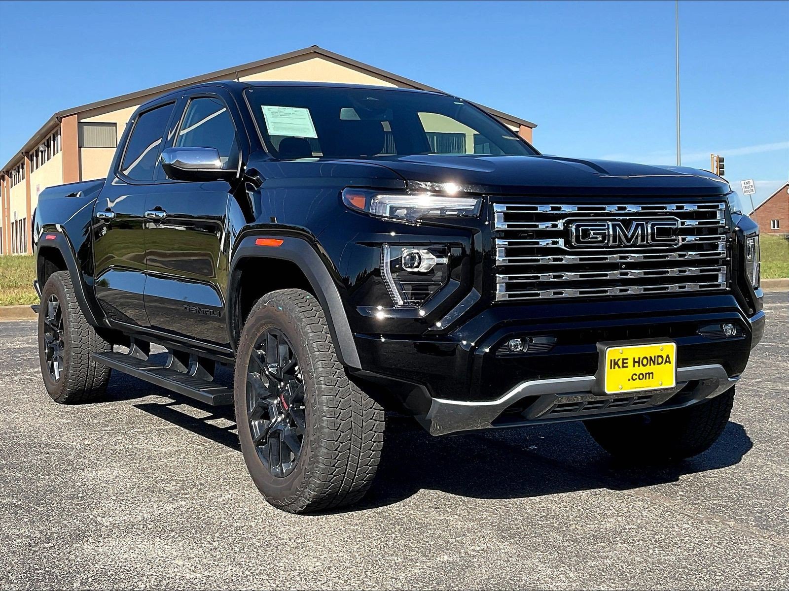 Used 2026 GMC Canyon Denali w/ LPO, Denali Black Edition AWD/4WD image 1