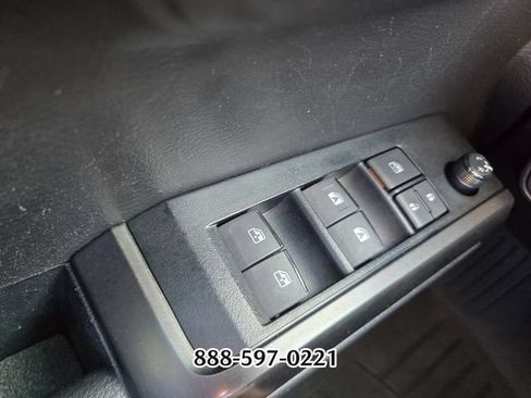 Used 2022 Toyota Tacoma TRD Off-Road AWD/4WD image 35