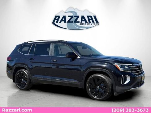 Used 2024 Volkswagen Atlas SE w/ Panoramic Sunroof Package FWD image 1