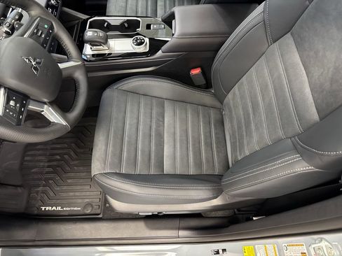 New 2026 Mitsubishi Outlander AWD image 24