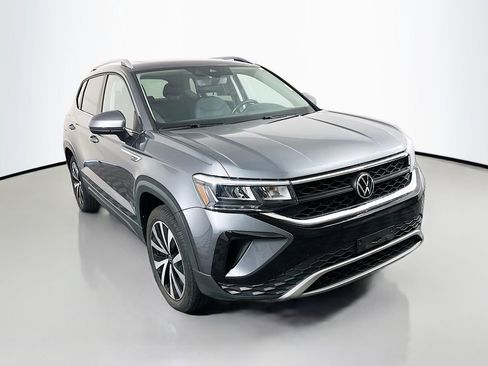 Used 2022 Volkswagen Taos SE image 1
