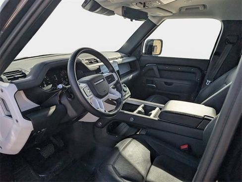 Used 2025 Land Rover Defender 130 S image 12