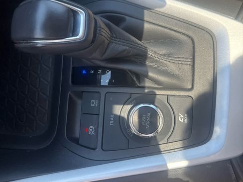 Used 2021 Toyota RAV4 XLE Premium AWD/4WD image 15
