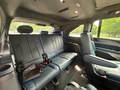Used 2025 Cadillac Escalade IQ Luxury 2 w/ LPO, Premium Carpet Package AWD/4WD image 23