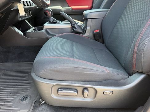 Used 2021 Toyota Tacoma SR5 AWD/4WD image 11