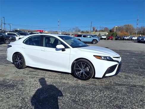 Used 2023 Toyota Camry SE image 5