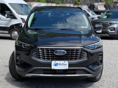 Certified 2025 Ford Escape Platinum AWD/4WD image 2