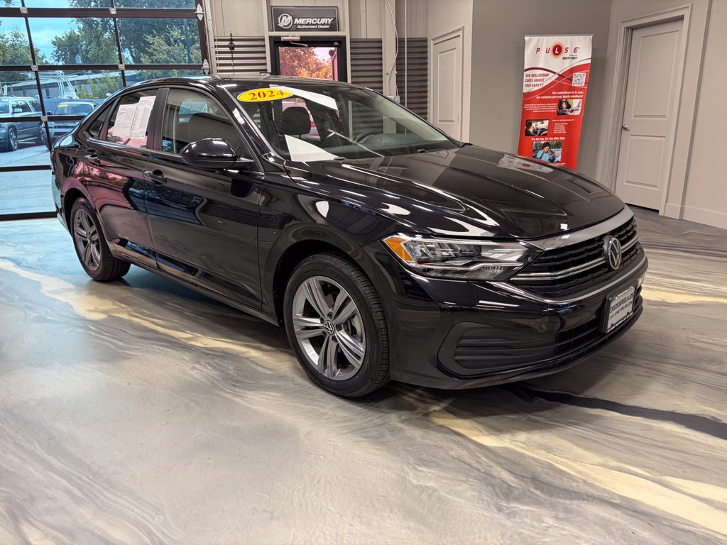 Used 2024 Volkswagen Jetta SE FWD image 1