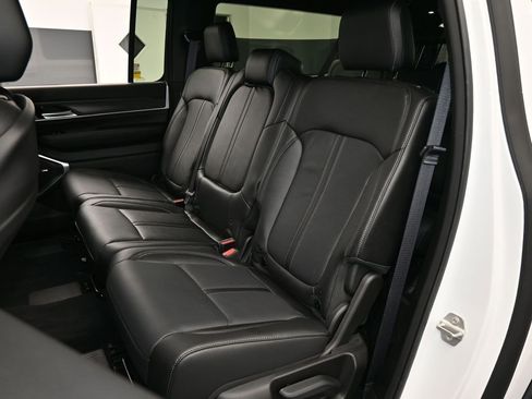 Used 2023 Jeep Wagoneer L Series III w/ Preferred Equipment Group image 34