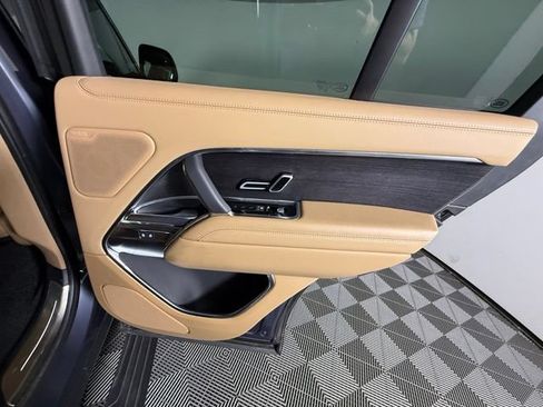 Used 2025 Land Rover Range Rover SE AWD/4WD image 36