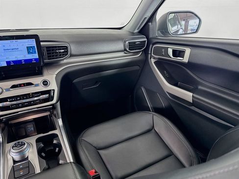 Used 2022 Ford Explorer XLT w/ Equipment Group 202A image 23