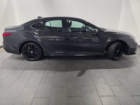 Used 2025 Toyota Camry SE AWD/4WD image 6