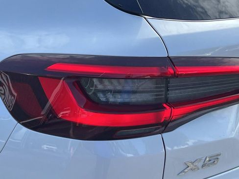 Used 2022 BMW X5 xDrive45e w/ M Sport Package image 11