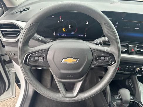Used 2025 Chevrolet TrailBlazer LT AWD/4WD image 13