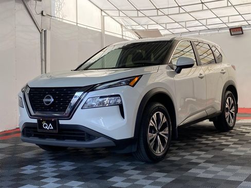 Used 2023 Nissan Rogue SV image 3