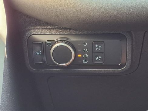 Used 2025 Ford Explorer Active RWD image 18