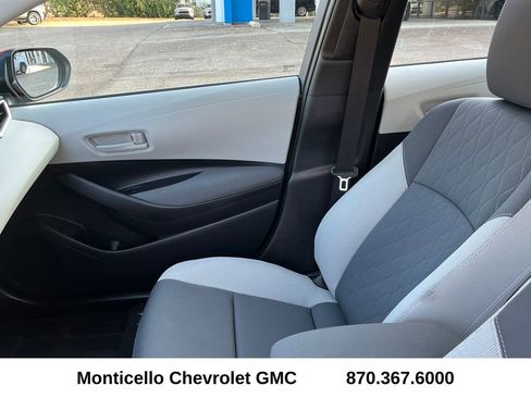 Used 2025 Toyota Corolla LE image 11