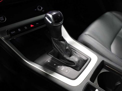 Used 2024 Audi Q3 2.0T Premium w/ Convenience Package image 29