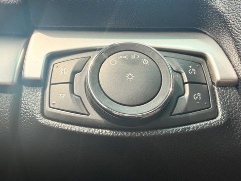 Used 2016 Ford Explorer XLT AWD/4WD image 25